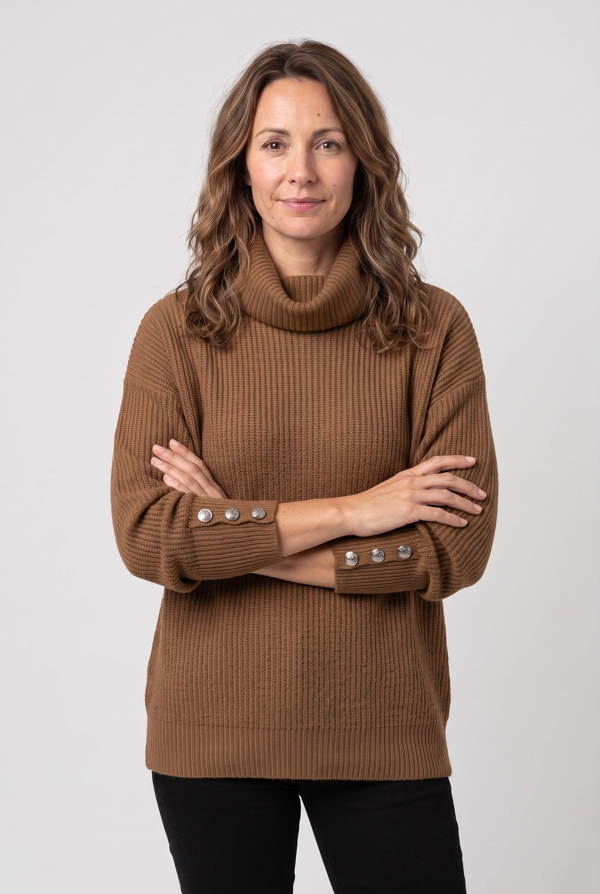 Ida | Dame Ribstrikket Rullekravetrøje - Knaplukning ved Manchet